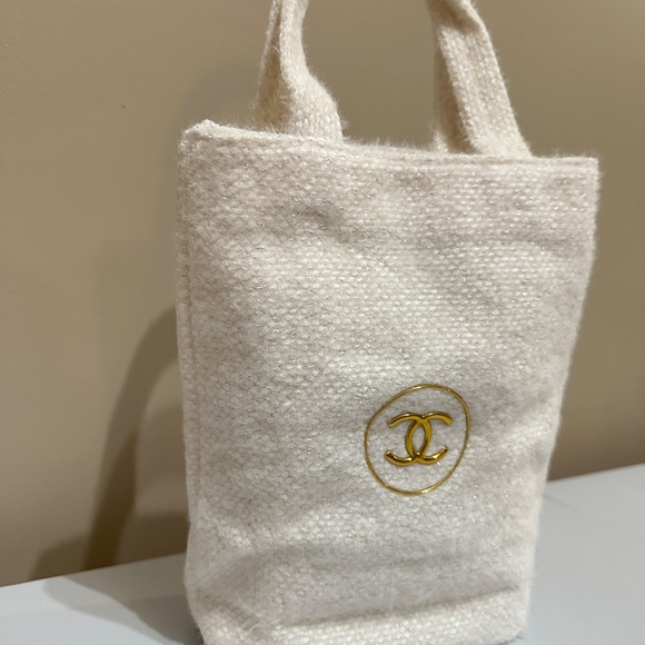 New CHANEL Beauty Cosmetic Bag VIP Gift - Picture 2 of 11